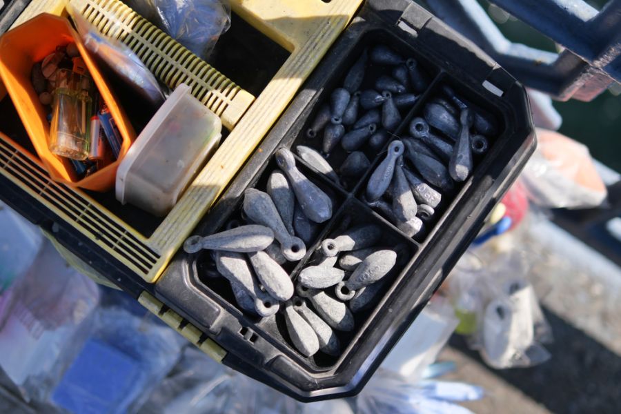 Resistencia a la corrosión en pesos de pesca: zinc reciclado vs. plomo vs. acero en agua salada